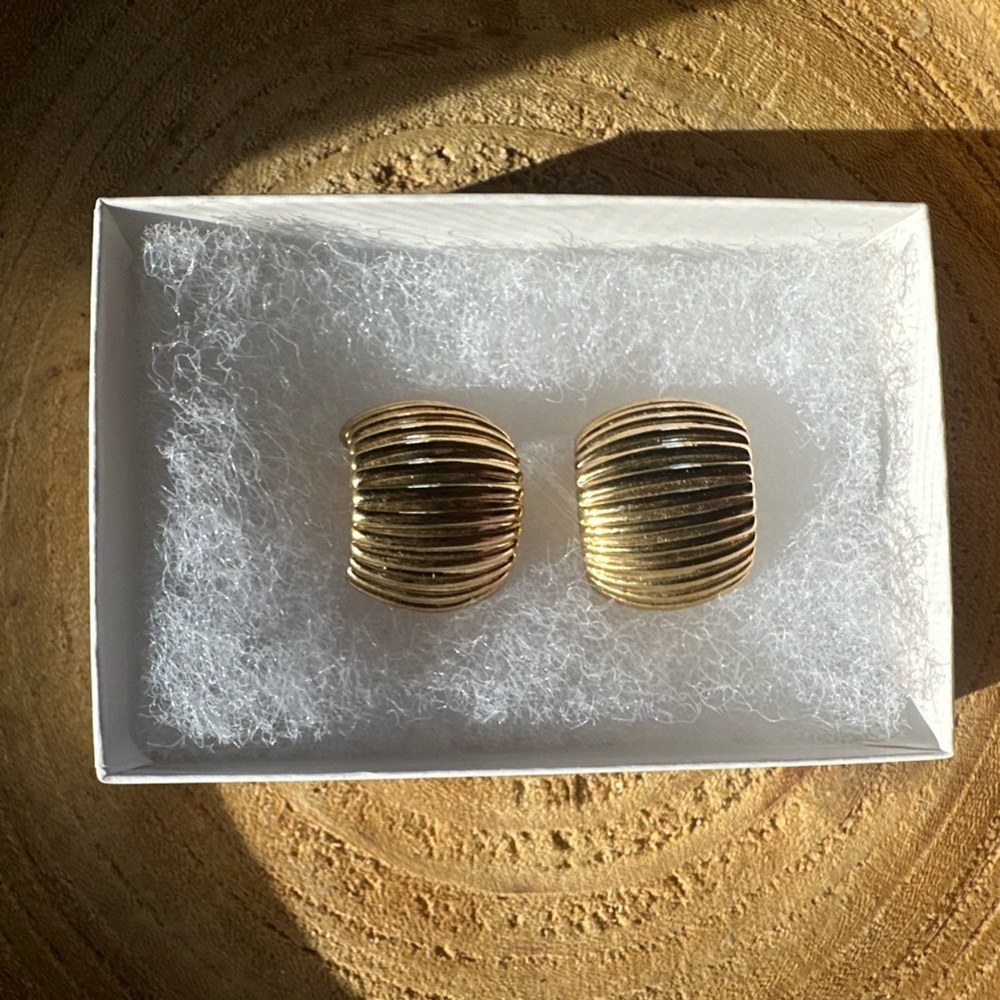 Elegant Vintage Gold-Toned Clip-On Earrings
